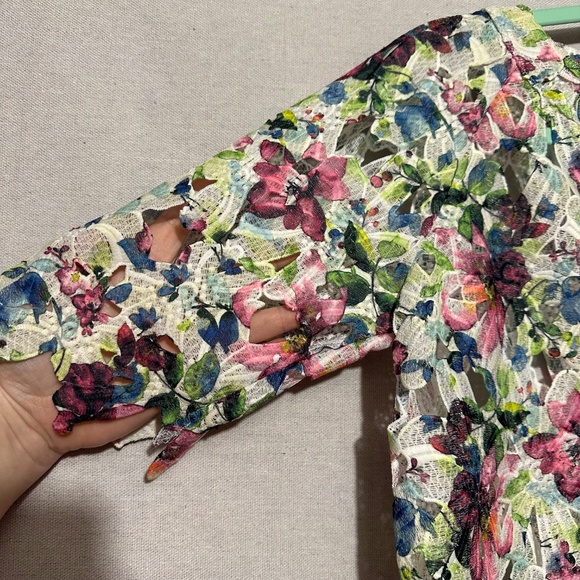 NWT Gracia floral cutout top - size S - Picture 3 of 5
